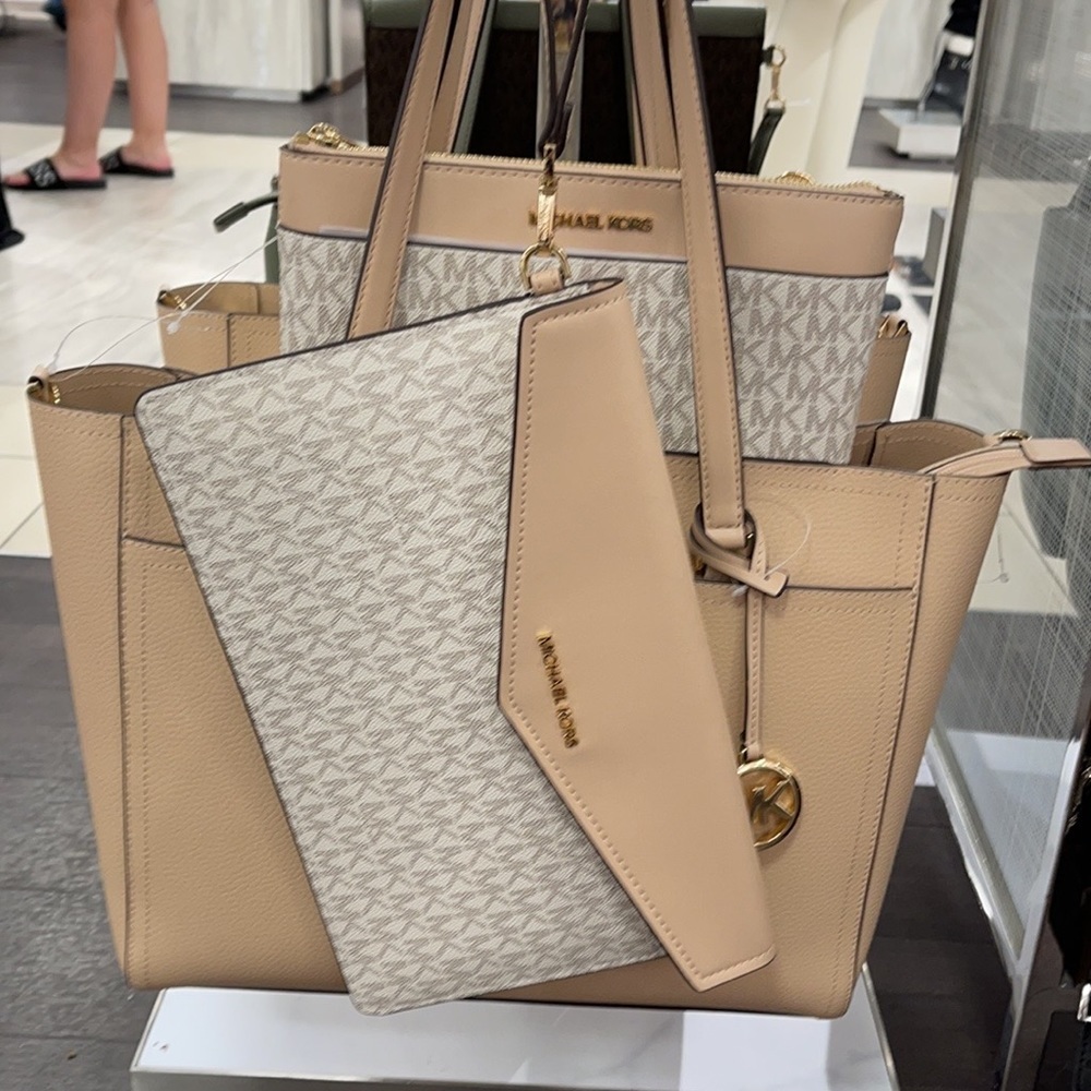Michael Kors Maisie Large Pebbled Leather 3-in-1 Tote Bag - Picture 9 of 16